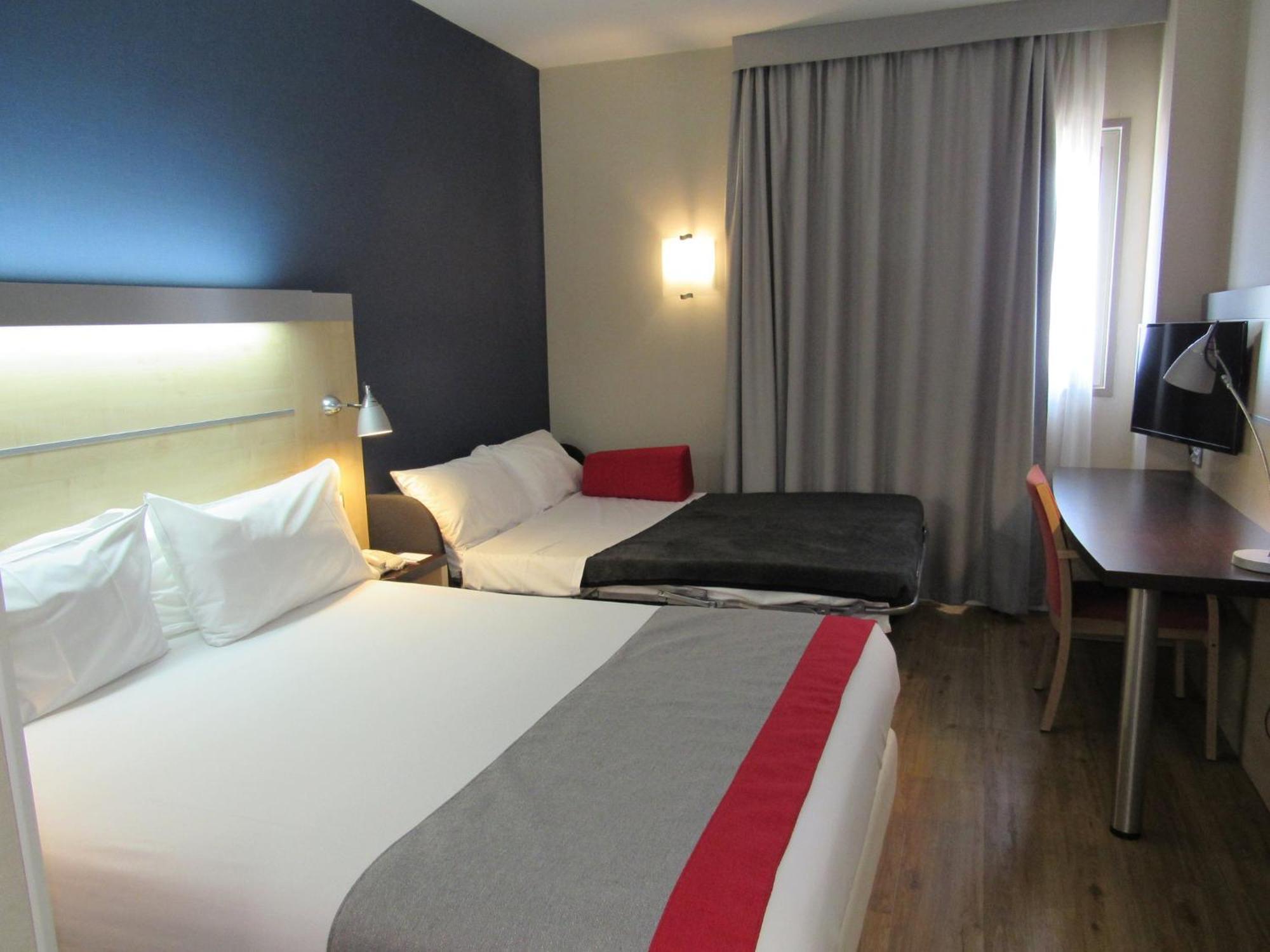 Holiday Inn Express Sant Cugat, An Ihg Hotel Sant Cugat del Vallès Екстериор снимка