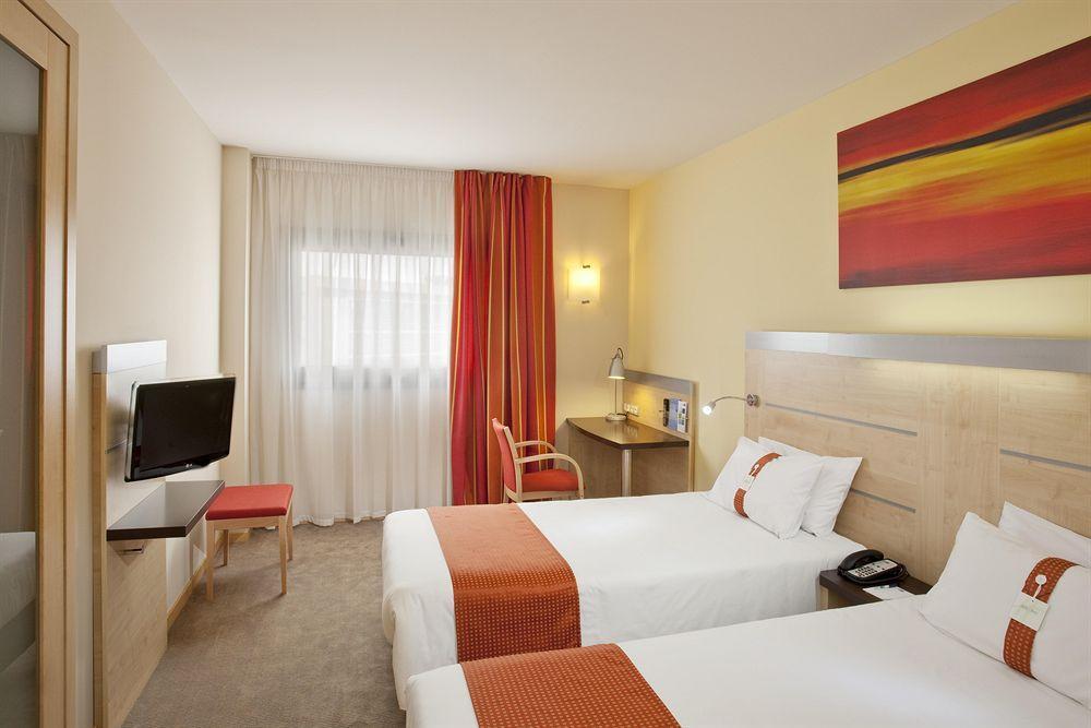 Holiday Inn Express Sant Cugat, An Ihg Hotel Sant Cugat del Vallès Екстериор снимка