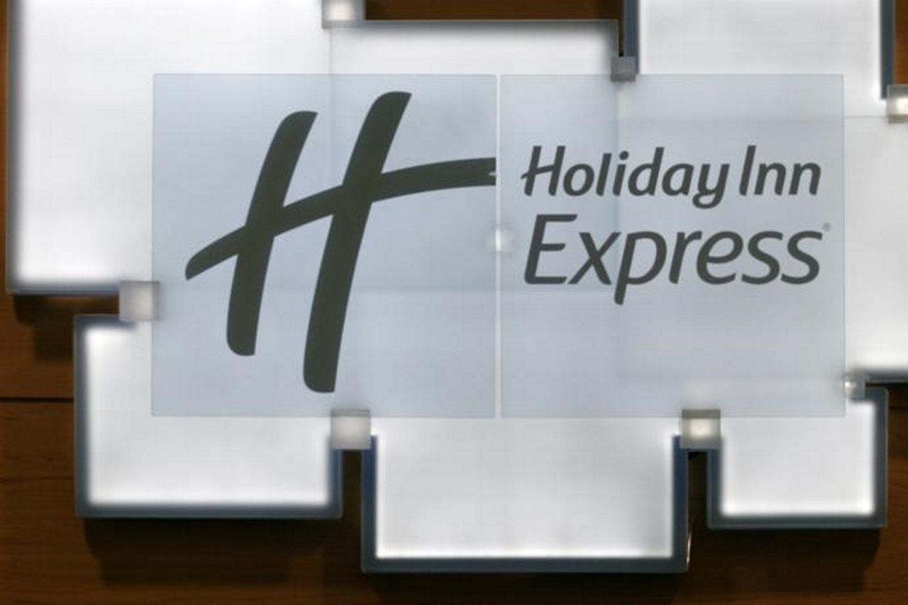 Holiday Inn Express Sant Cugat, An Ihg Hotel Sant Cugat del Vallès Екстериор снимка