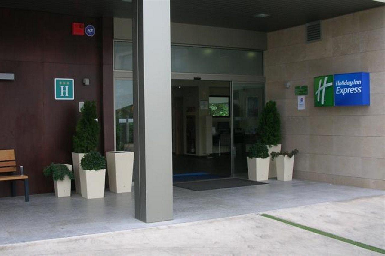 Holiday Inn Express Sant Cugat, An Ihg Hotel Sant Cugat del Vallès Екстериор снимка